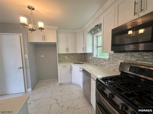 43 Bender Dr, Clifton City, NJ 07013