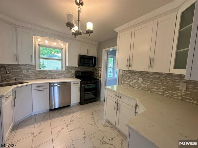 43 Bender Dr, Clifton City, NJ 07013