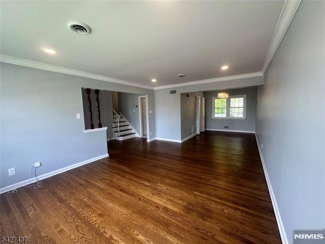 43 Bender Dr, Clifton City, NJ 07013