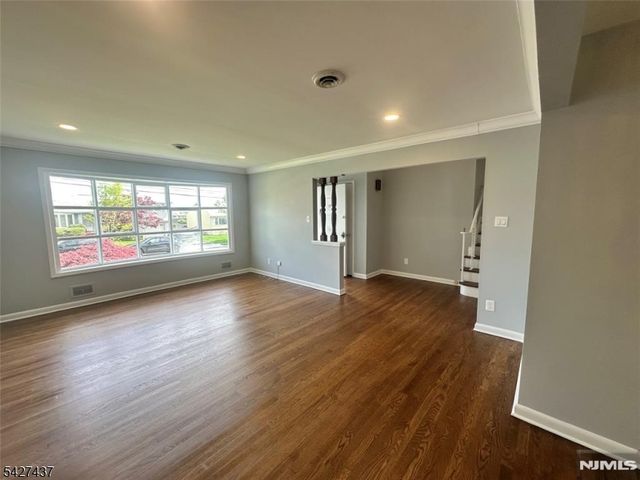 43 Bender Dr, Clifton City, NJ 07013