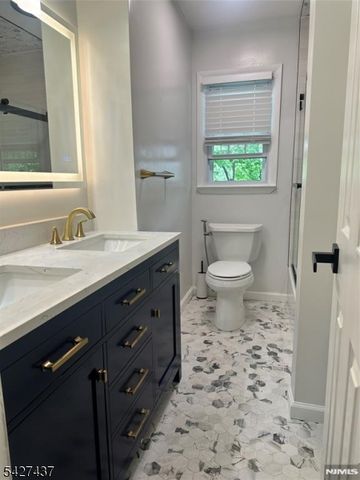 43 Bender Dr, Clifton City, NJ 07013