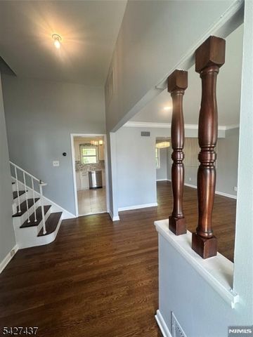 43 Bender Dr, Clifton City, NJ 07013