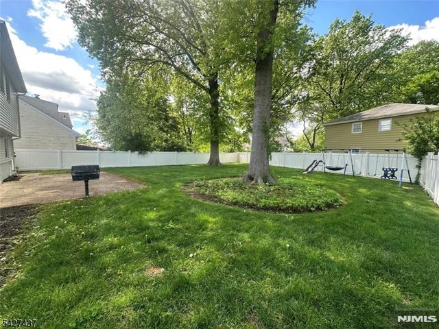 43 Bender Dr, Clifton City, NJ 07013