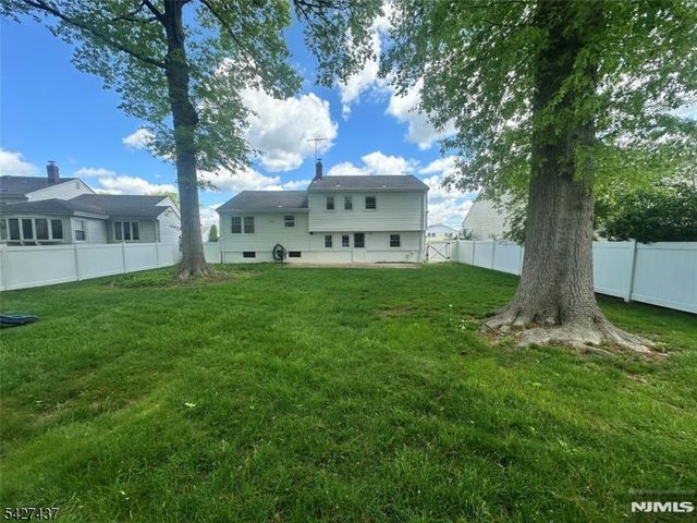 43 Bender Dr, Clifton City, NJ 07013