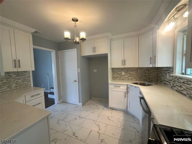 43 Bender Dr, Clifton City, NJ 07013