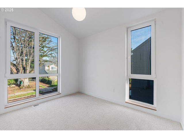 5492 Se Boise St, Portland, OR 97206