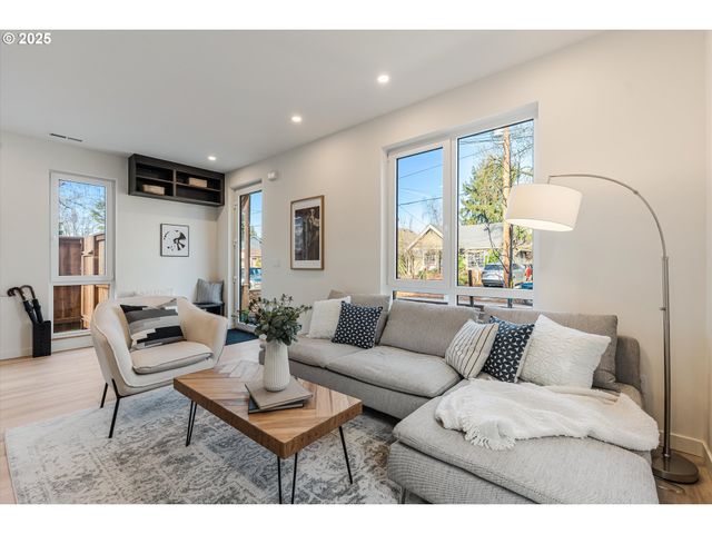 5492 Se Boise St, Portland, OR 97206