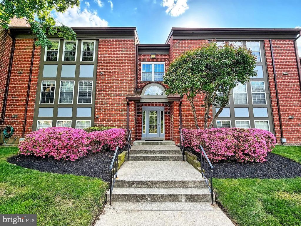 Image 1 of property listing at 6 FOURWOOD CT #6C, Baltimore, MD 21209