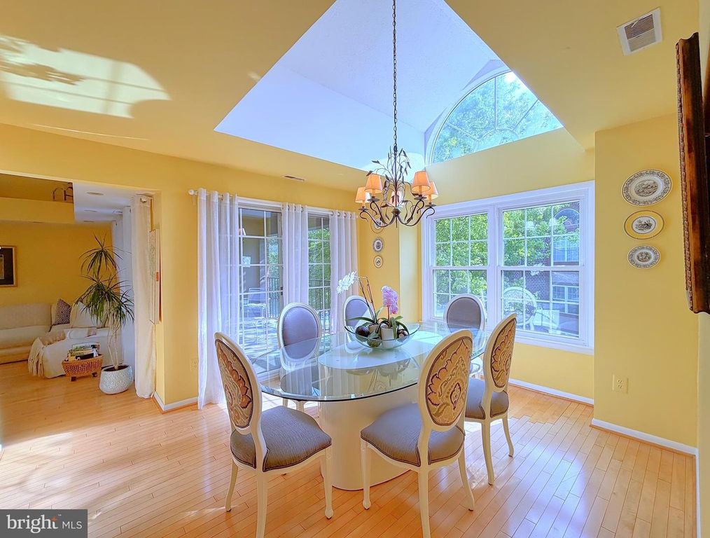 Image 10 of property listing at 6 FOURWOOD CT #6C, Baltimore, MD 21209