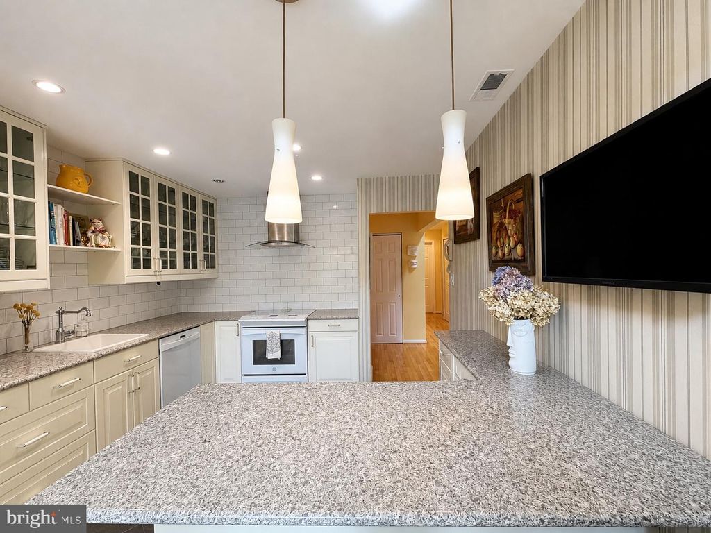 Image 12 of property listing at 6 FOURWOOD CT #6C, Baltimore, MD 21209
