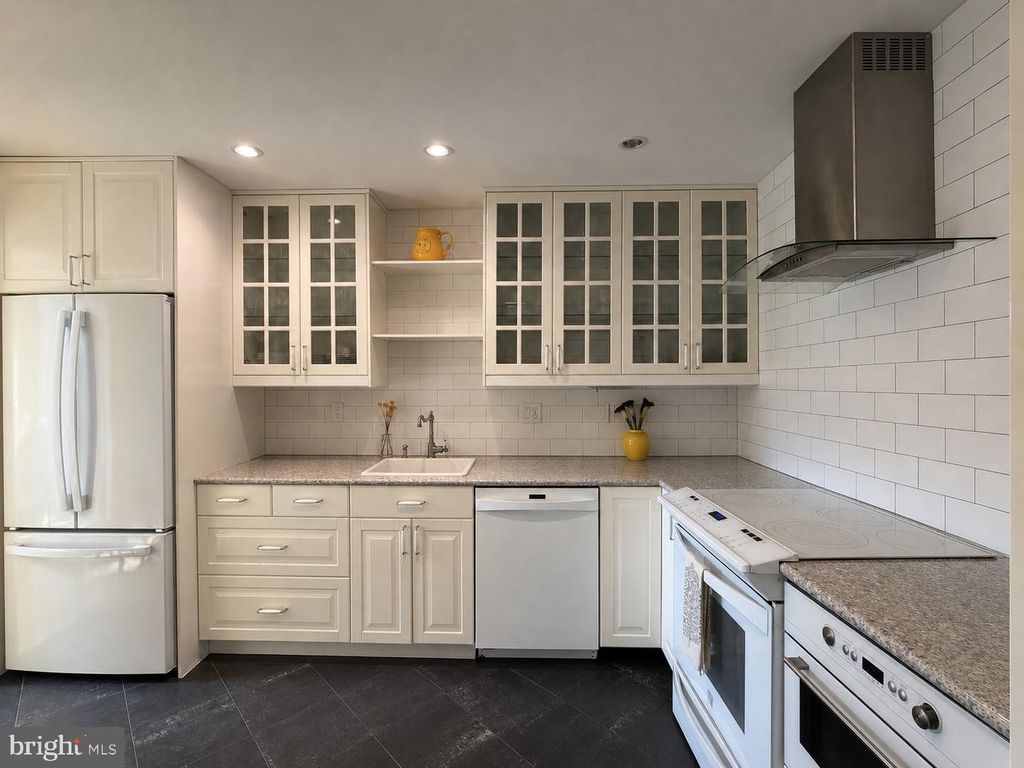 Image 13 of property listing at 6 FOURWOOD CT #6C, Baltimore, MD 21209