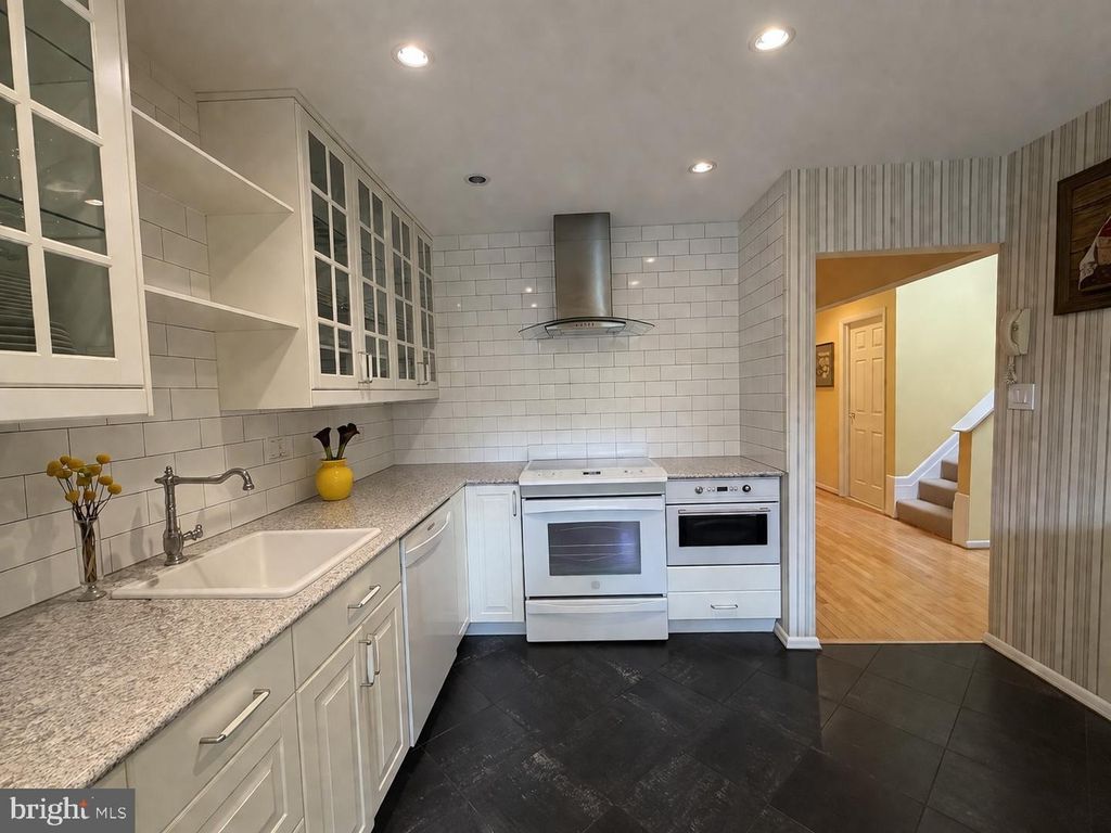 Image 15 of property listing at 6 FOURWOOD CT #6C, Baltimore, MD 21209