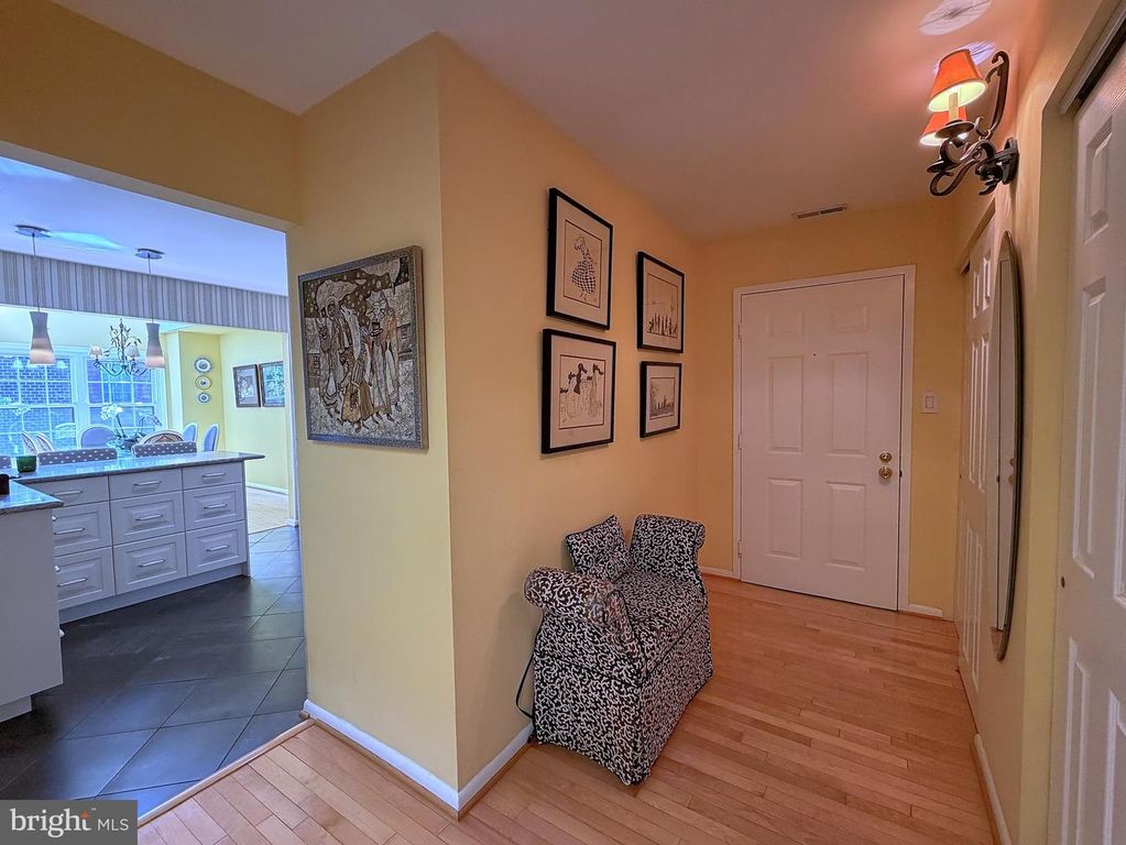 Image 3 of property listing at 6 FOURWOOD CT #6C, Baltimore, MD 21209