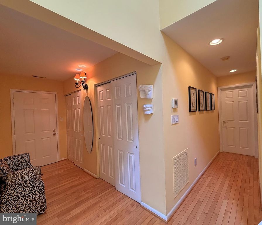 Image 4 of property listing at 6 FOURWOOD CT #6C, Baltimore, MD 21209