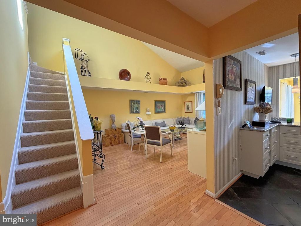 Image 5 of property listing at 6 FOURWOOD CT #6C, Baltimore, MD 21209