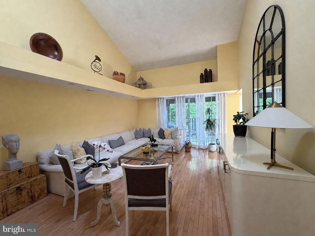 Image 6 of property listing at 6 FOURWOOD CT #6C, Baltimore, MD 21209