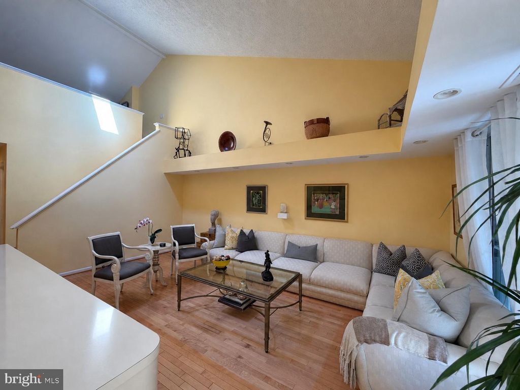 Image 8 of property listing at 6 FOURWOOD CT #6C, Baltimore, MD 21209