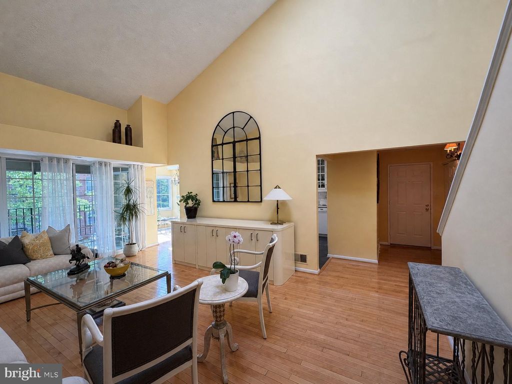 Image 9 of property listing at 6 FOURWOOD CT #6C, Baltimore, MD 21209