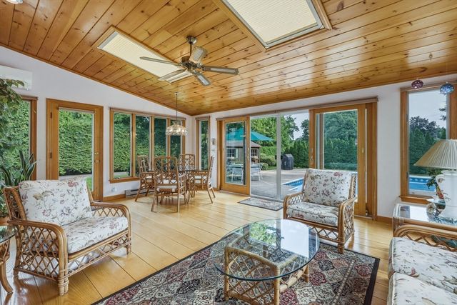71 Cedar Rd, Longmeadow, MA 01106