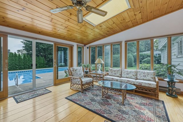 71 Cedar Rd, Longmeadow, MA 01106