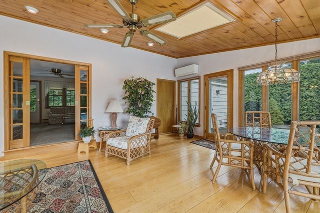 71 Cedar Rd, Longmeadow, MA 01106