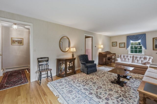 71 Cedar Rd, Longmeadow, MA 01106