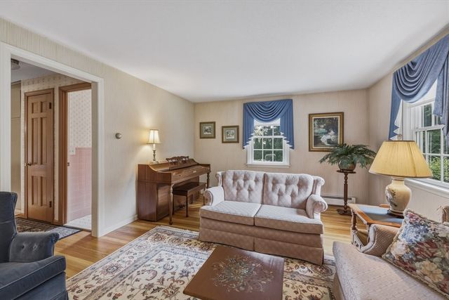 71 Cedar Rd, Longmeadow, MA 01106