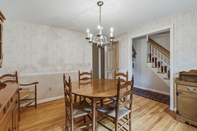 71 Cedar Rd, Longmeadow, MA 01106