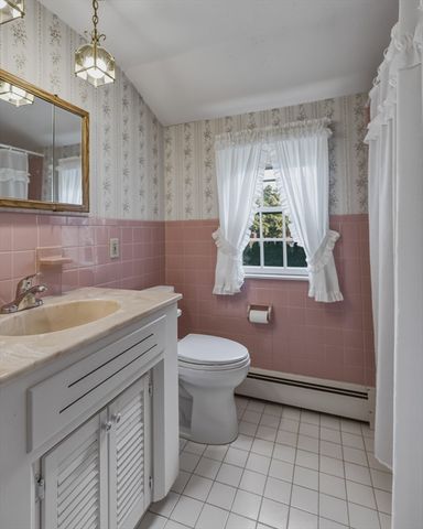 71 Cedar Rd, Longmeadow, MA 01106