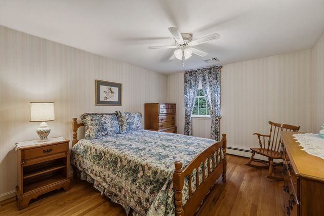 71 Cedar Rd, Longmeadow, MA 01106