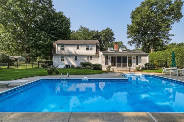 71 Cedar Rd, Longmeadow, MA 01106