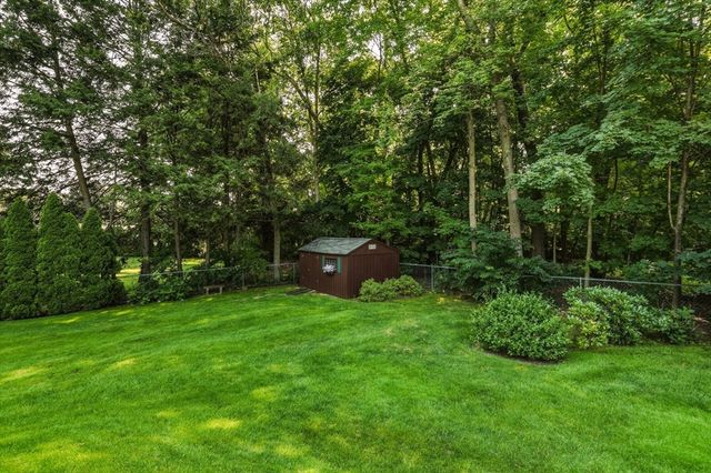 71 Cedar Rd, Longmeadow, MA 01106