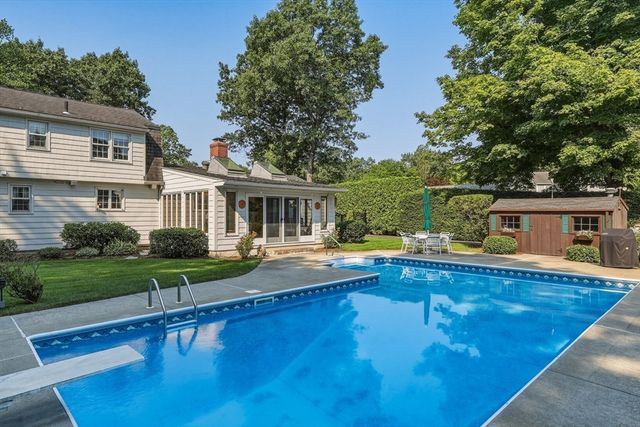 71 Cedar Rd, Longmeadow, MA 01106