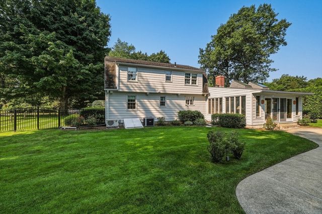 71 Cedar Rd, Longmeadow, MA 01106