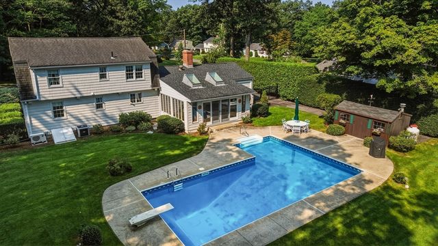 71 Cedar Rd, Longmeadow, MA 01106