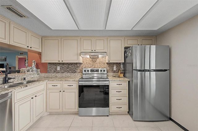 221 CARYL WAY 221, Oldsmar, FL 34677