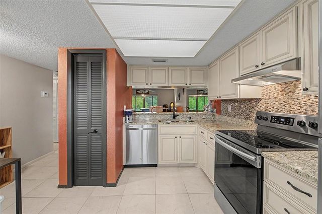 221 CARYL WAY 221, Oldsmar, FL 34677