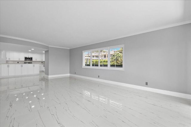 3040 Lake Shore Drive 101, Riviera Beach, FL 33404