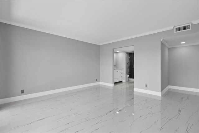 3040 Lake Shore Drive 101, Riviera Beach, FL 33404