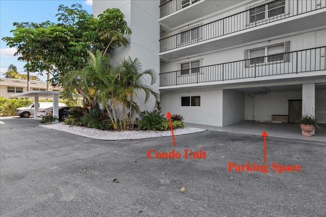 3040 Lake Shore Drive 101, Riviera Beach, FL 33404