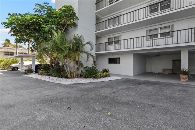 3040 Lake Shore Drive 101, Riviera Beach, FL 33404