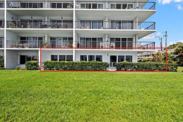 3040 Lake Shore Drive 101, Riviera Beach, FL 33404