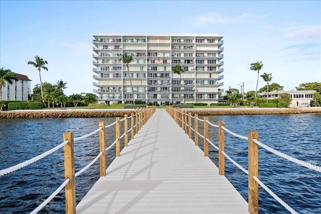 3040 Lake Shore Drive 101, Riviera Beach, FL 33404