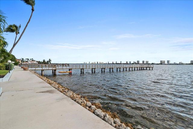 3040 Lake Shore Drive 101, Riviera Beach, FL 33404