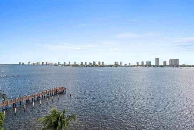 3040 Lake Shore Drive 101, Riviera Beach, FL 33404