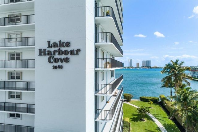 3040 Lake Shore Drive 101, Riviera Beach, FL 33404