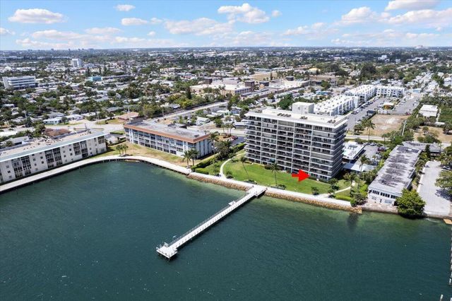 3040 Lake Shore Drive 101, Riviera Beach, FL 33404