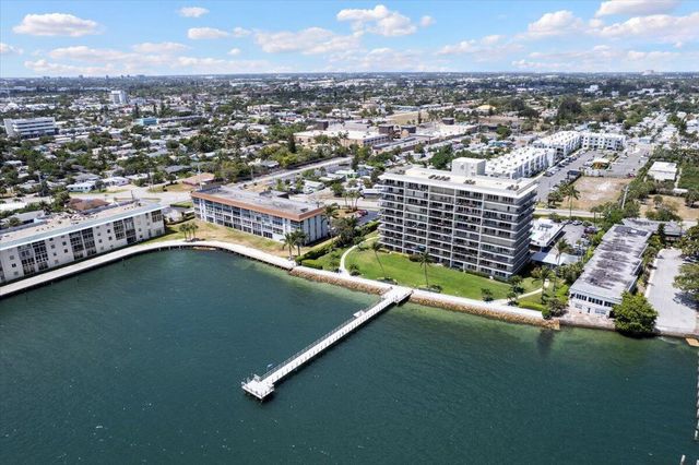 3040 Lake Shore Drive 101, Riviera Beach, FL 33404