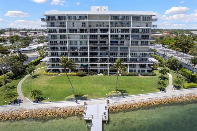 3040 Lake Shore Drive 101, Riviera Beach, FL 33404