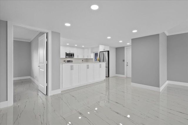 3040 Lake Shore Drive 101, Riviera Beach, FL 33404